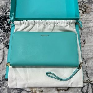 Tiffany‎ & Co. XL leather zipper wallet